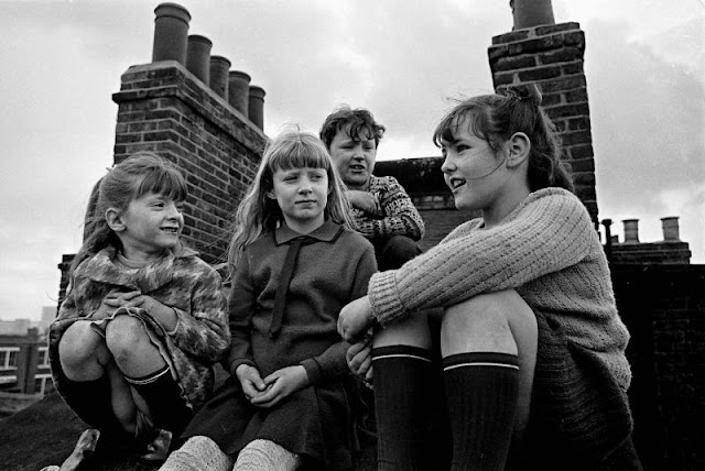 Astonishing Photos of Life in London’s Slums in the Late 1960s and Early 1970s_Ha