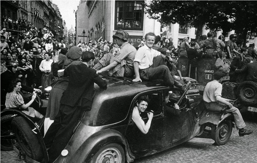 20 photographies incroyables de la France prises par Robert Capa pendant la Seconde Guerre mondiale _ nan