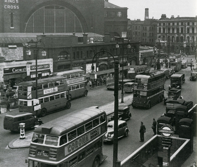 31 Black and White Photos Show King’s Cross-an inner city area of London in the 1950s_teo