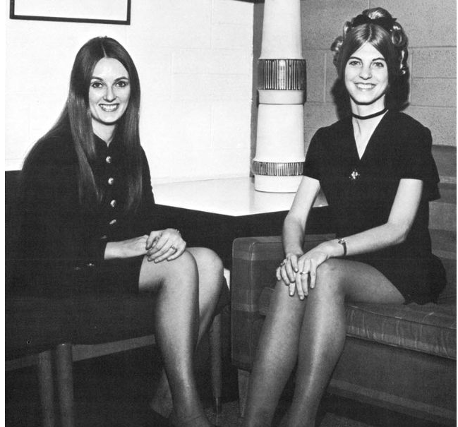 The Miniskirt: A Fashion Revolution From the 1960s_teo
