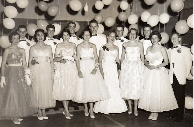 Pictures of High School Proms in the 1940s and 1950s_teo